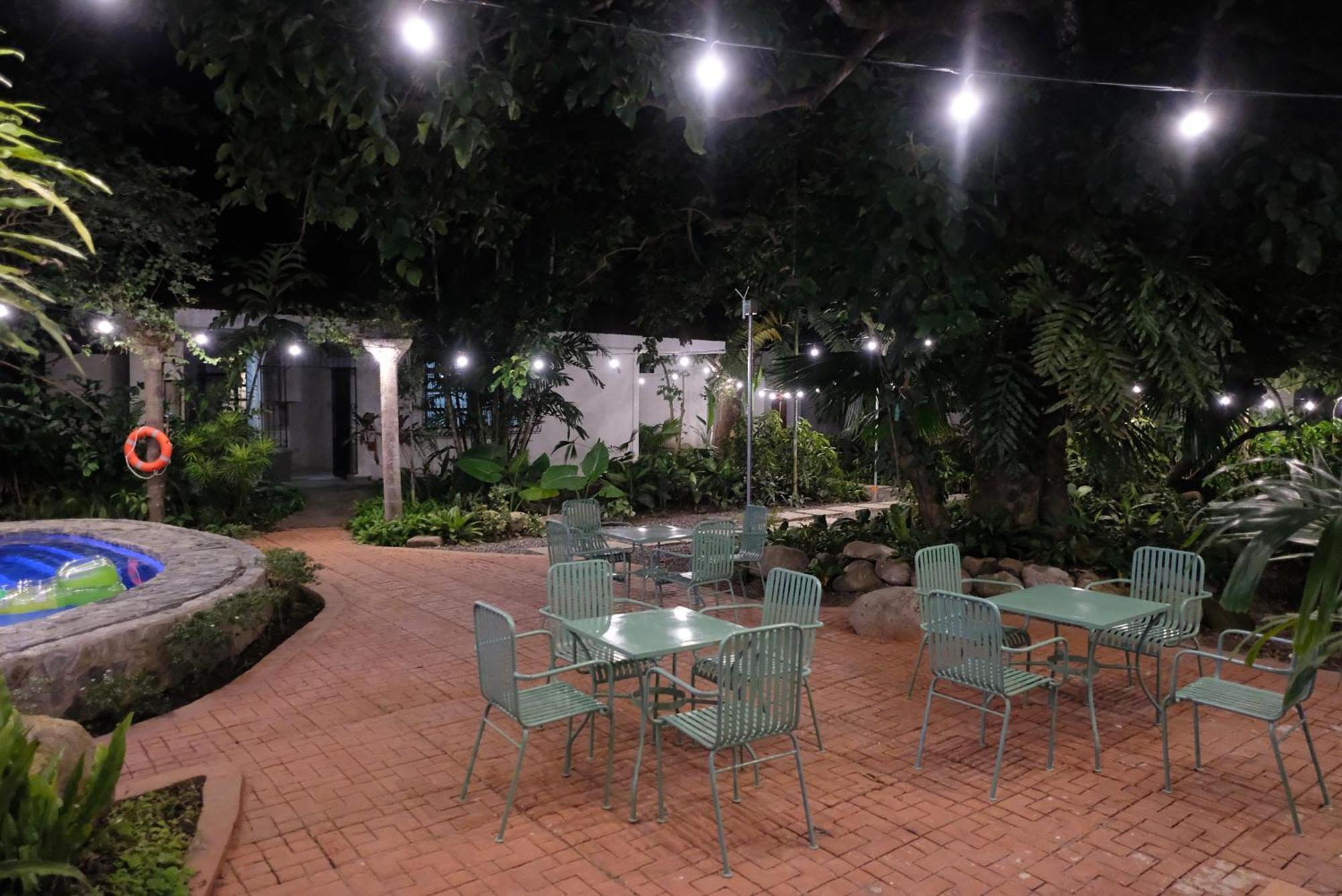 Albergue Mad Monkey Dumaguete Dumaguete City Exterior foto